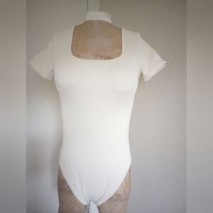 Elegant White Ribbed Women's Top